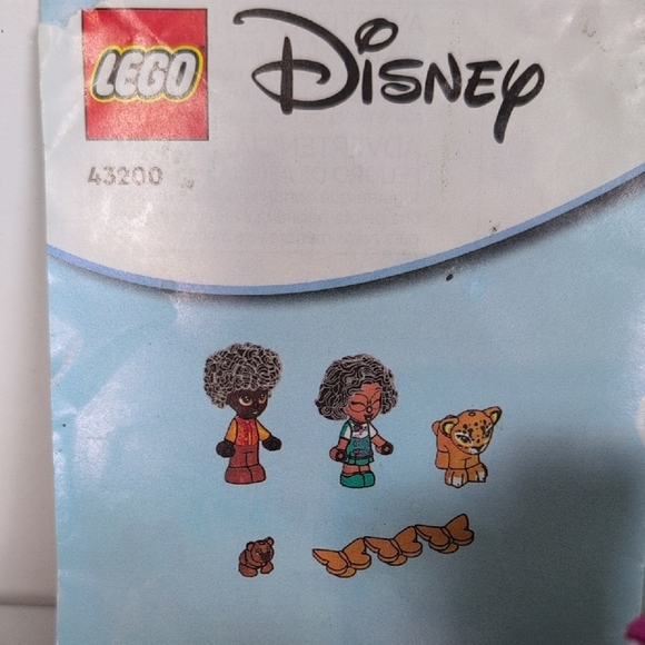 Lego Disney 43200 Antonio's Magical Door - Picture 4 of 7